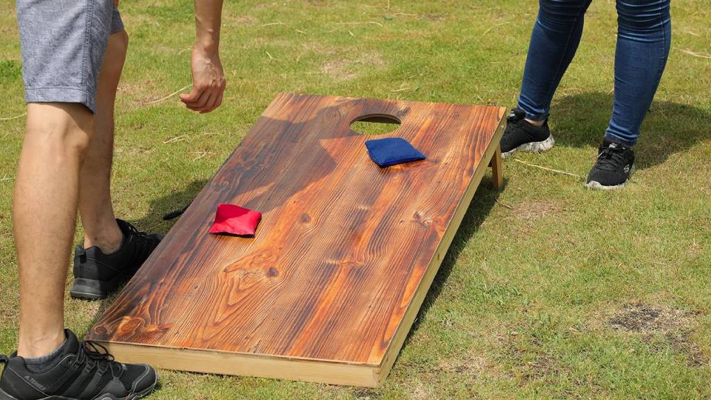 Premium game - Bean bag toss