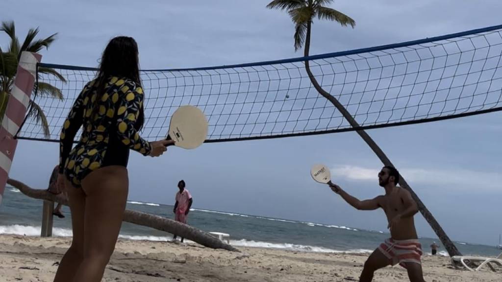 beach paddle ball